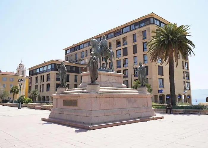 F3 Hyper Centre Vieille Coeur Historique D'ajaccio * Ajaccio (Corsica)